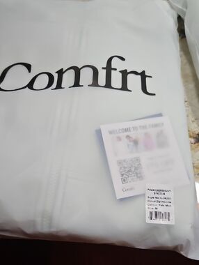 Comfrt Pale Mint Cloud Zip Hoodie - Women